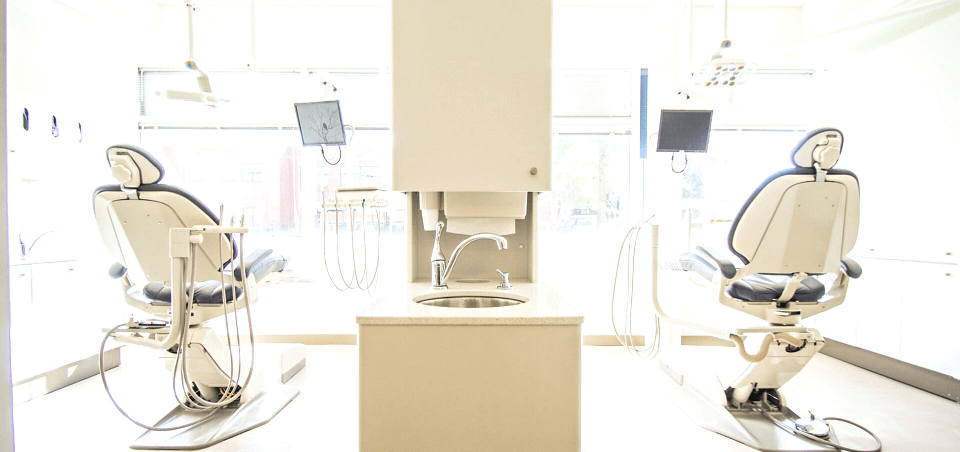 A dental hygiene clinic operatory